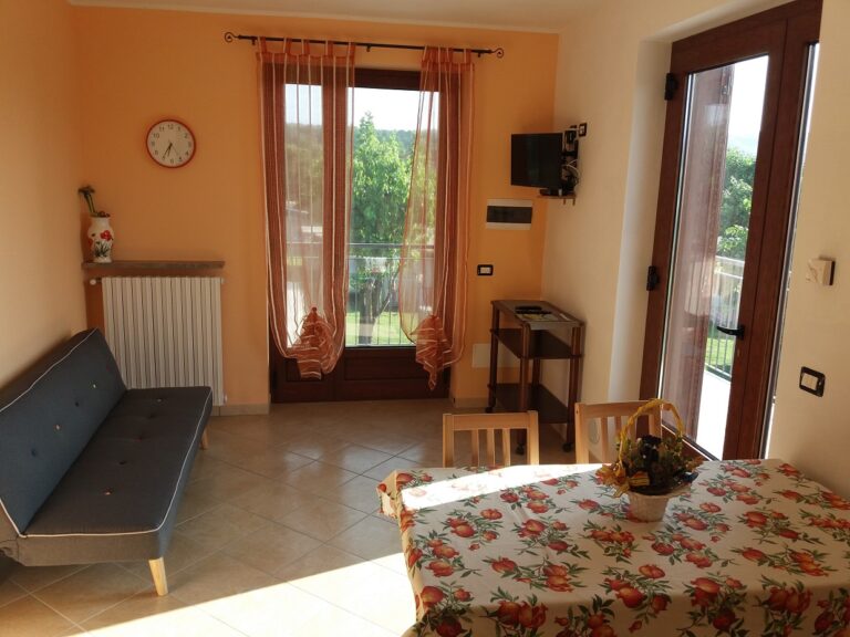 CAMPEGGIODELSOLE-APPARTAMENTO-SALOTTO